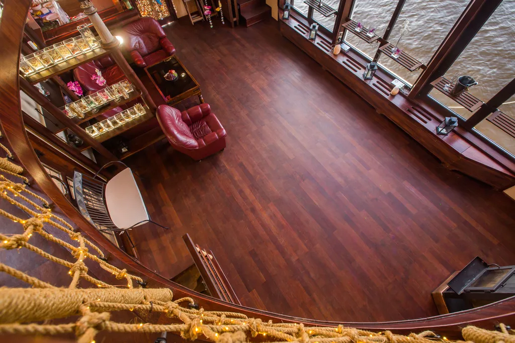 Дом на воде Nevo у берега Крестовского острова