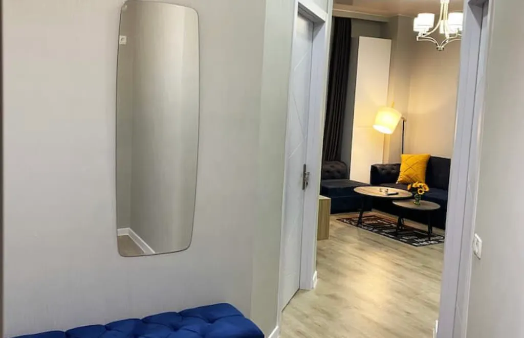 Уютно и стильно в центре города, близко к старому Тбилиси