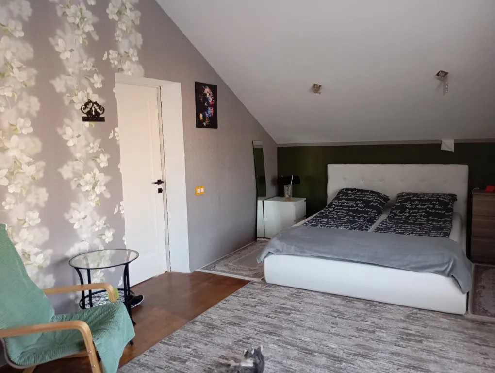 "Антоновка" - просторная комната в мансарде частного дома