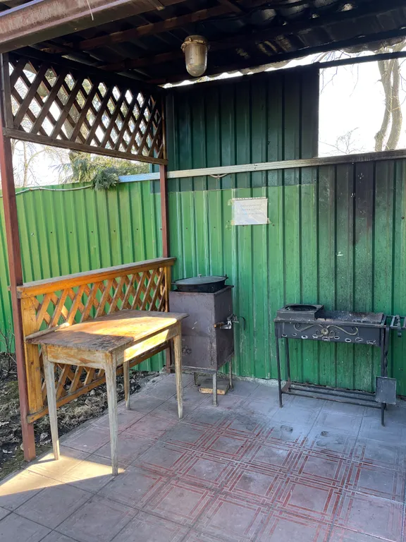 Уютный дом с бассейном, верандой и садом