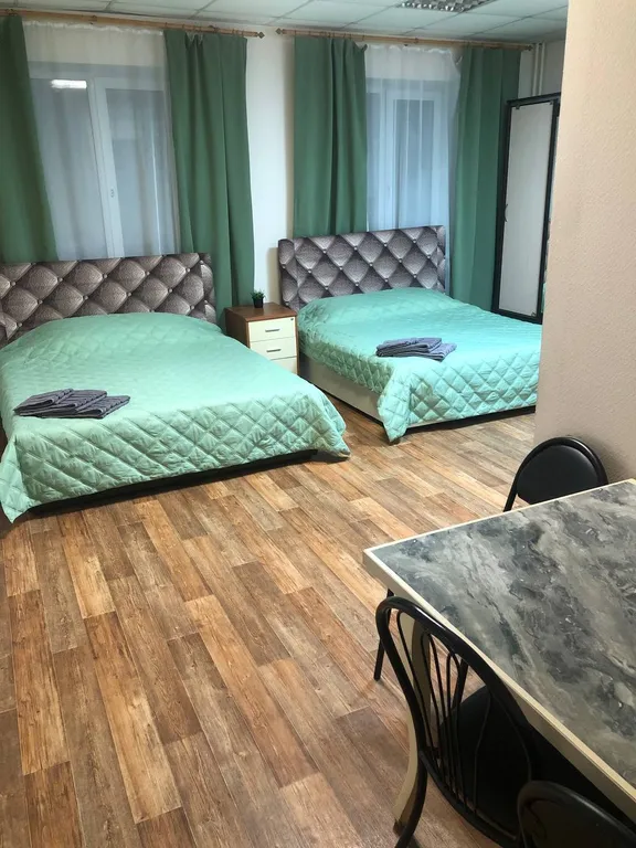 Семейная комната с двумя двухспальными кроватями