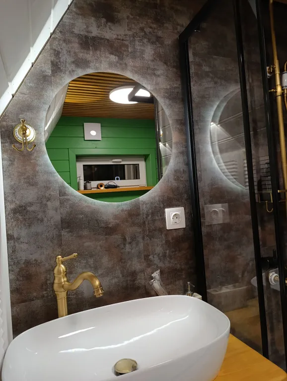 A-frame дом с видом на лес