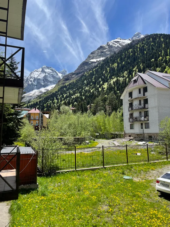 Отель в сердце Домбая с видом на лес и горы