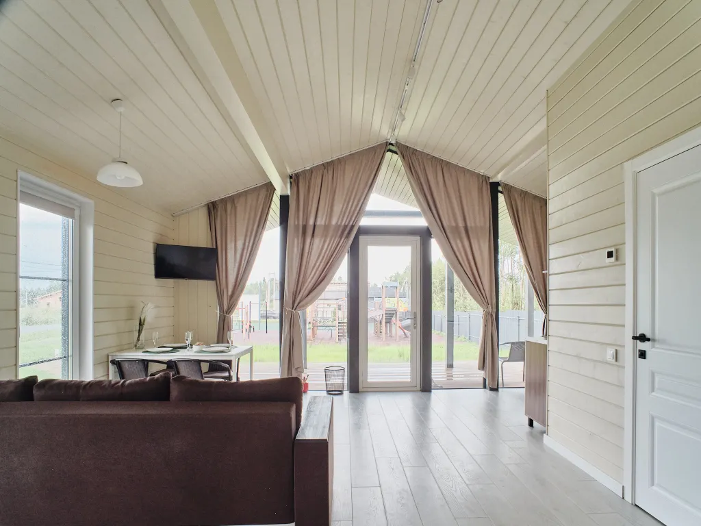 Коттедж Новый дом с сауной и детской/спортивной площадкой — Капорки