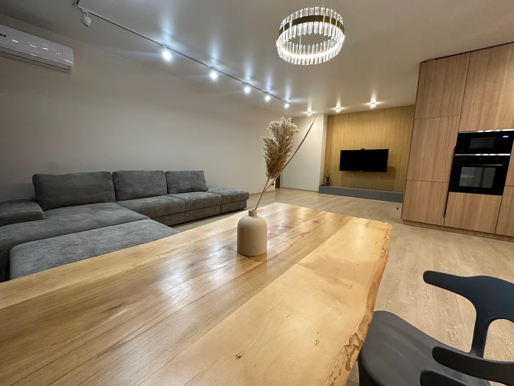 Большая дизайнерская квартира в центре, у стадиона и Мамаева кургана