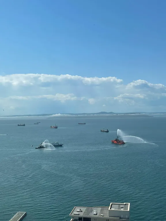 Уютная квартира в центре города» с балконом и видом на золотой Мост