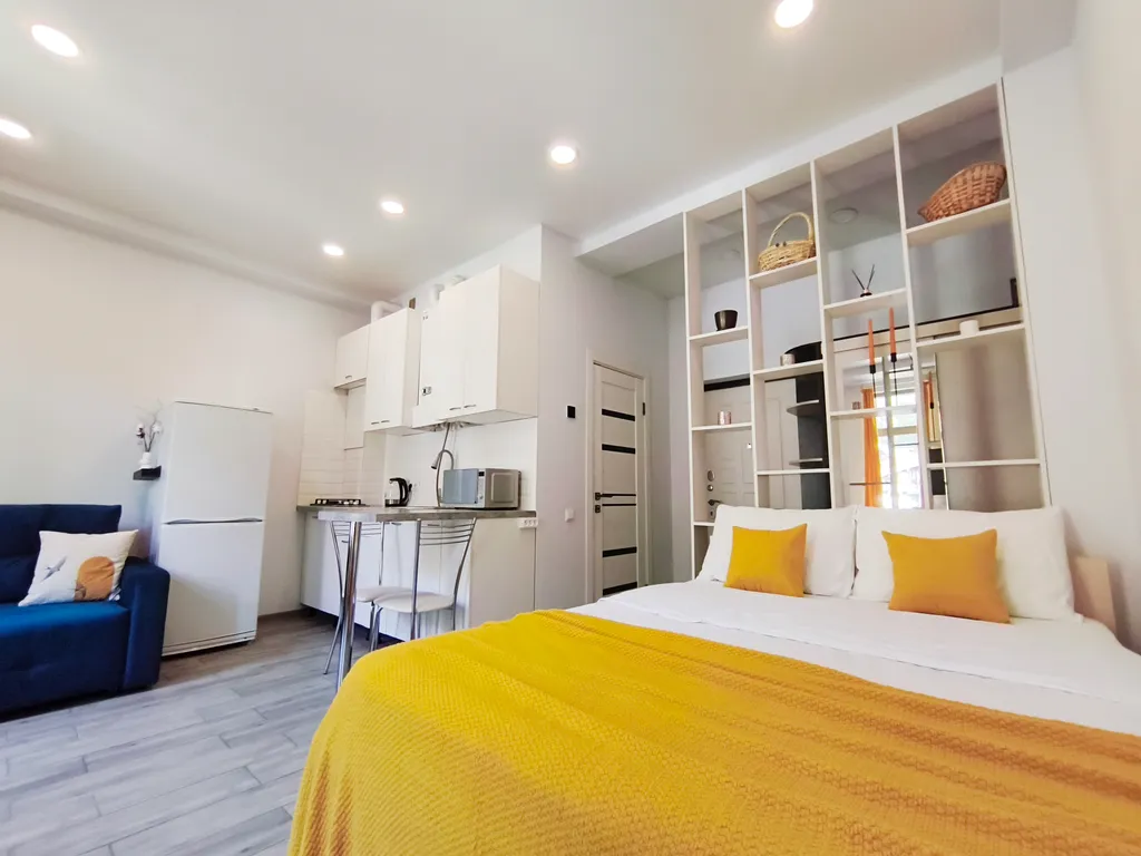 Современный апартамент-студия с видом на горы