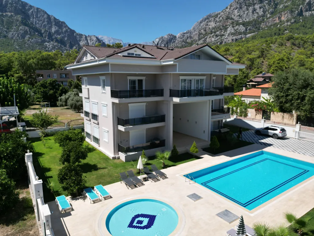 Квартира с 2 спальнями и садом — аренда посуточно в Кемер