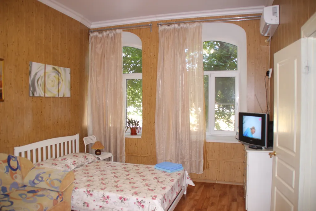 Квартира в Купеческом доме с видом на Красную набережную