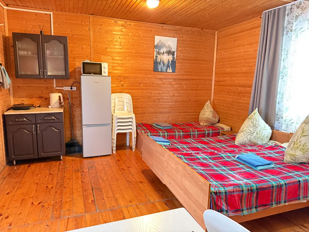 Квартира Жилая комната в деревянном домике четырёхместная — Апшеронск