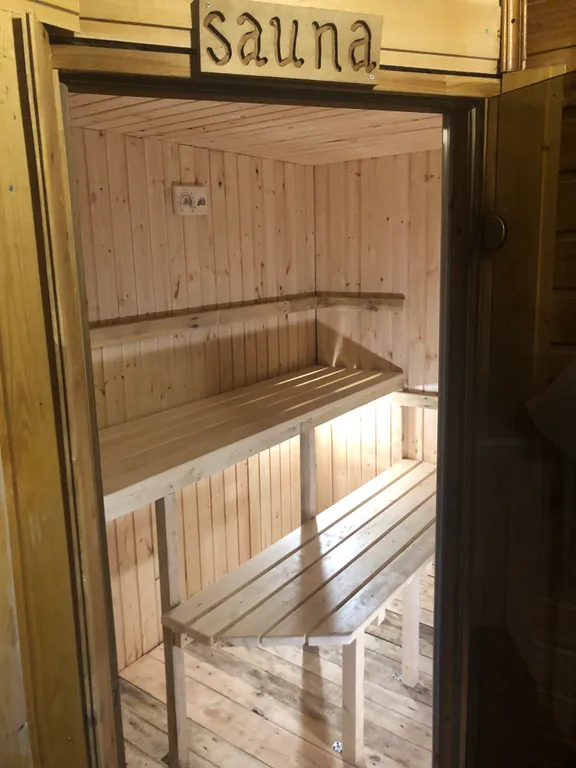 Уютный дом и баня на дровах для теплой компании гостей старше 25 лет