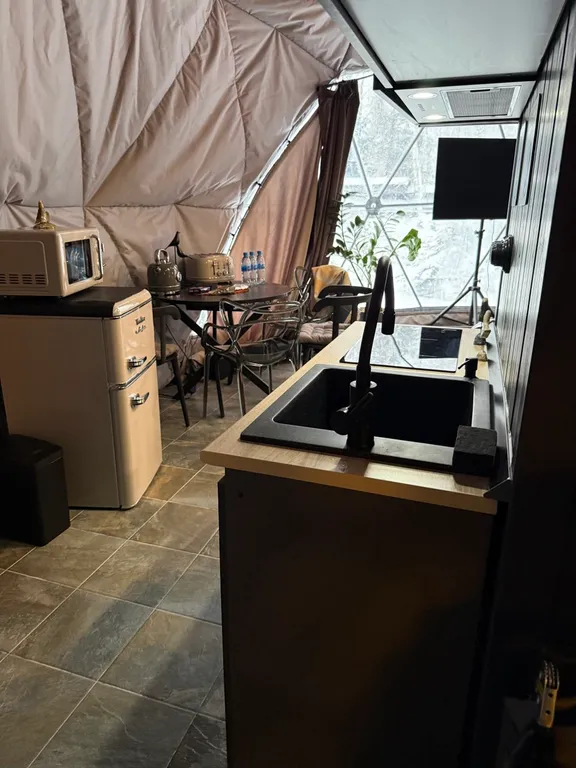 Новая сфера для глэмпинга Бёрд&Self vibe с дизайнерским интерьером