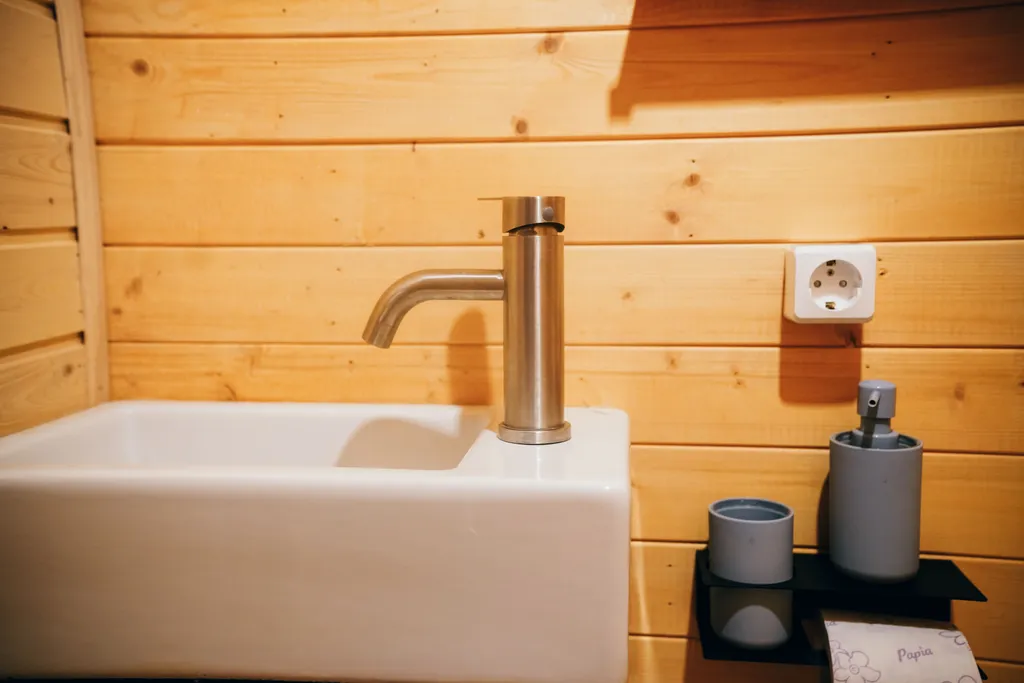 Уютный домик в лесу с террасой и беседкой