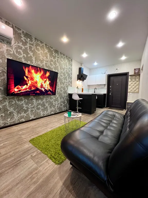 Дизайнерская квартира с большим телевизором — аренда посуточно в Оренбург