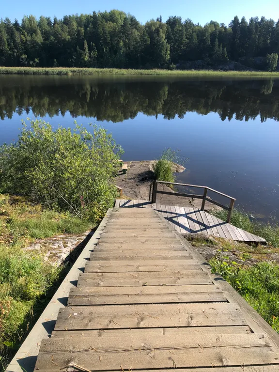 Большой уютный деревянный коттедж на самом берегу Ладожских шхер