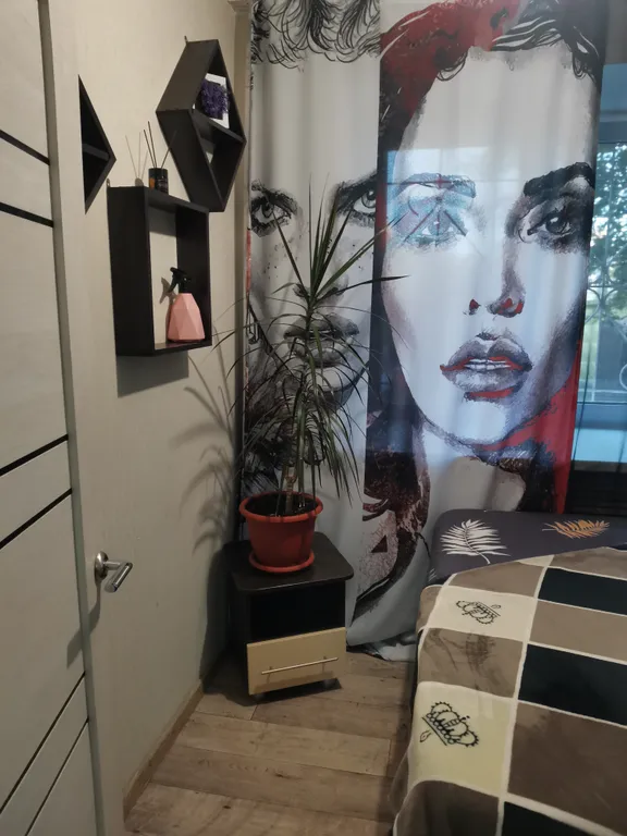 Евродвушка. Цирк, Молот