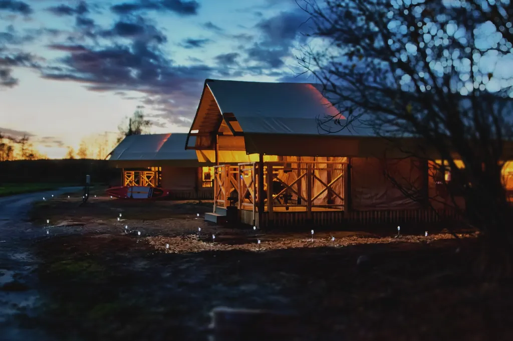 Домик-шатер