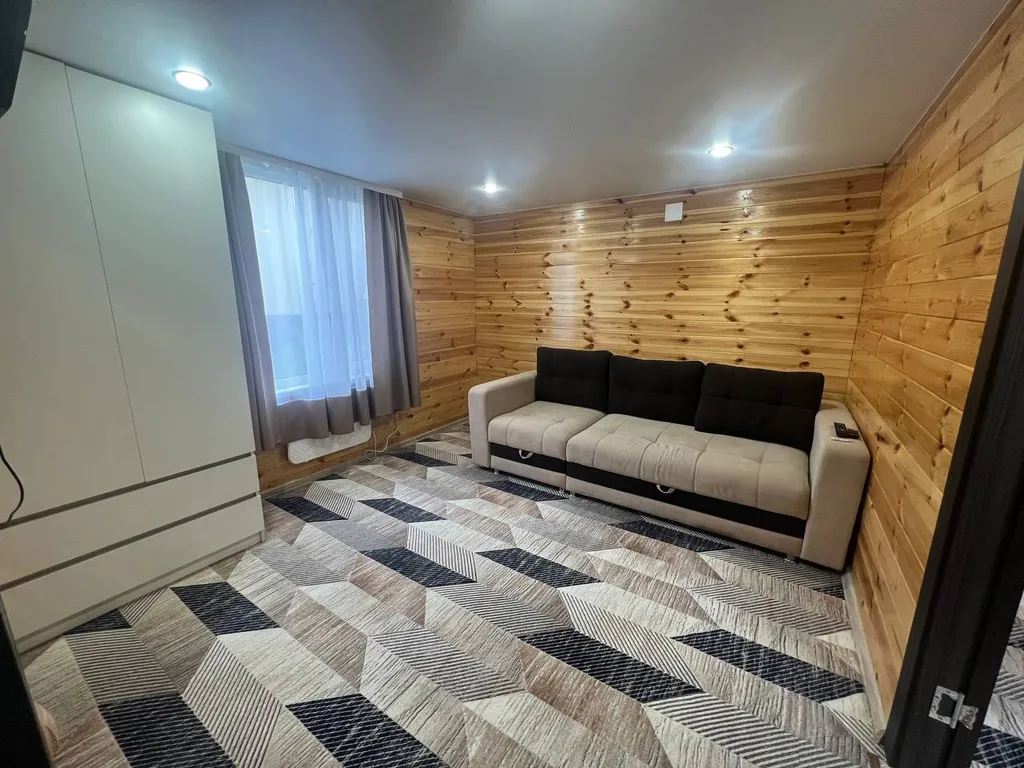 Уютный дом у леса