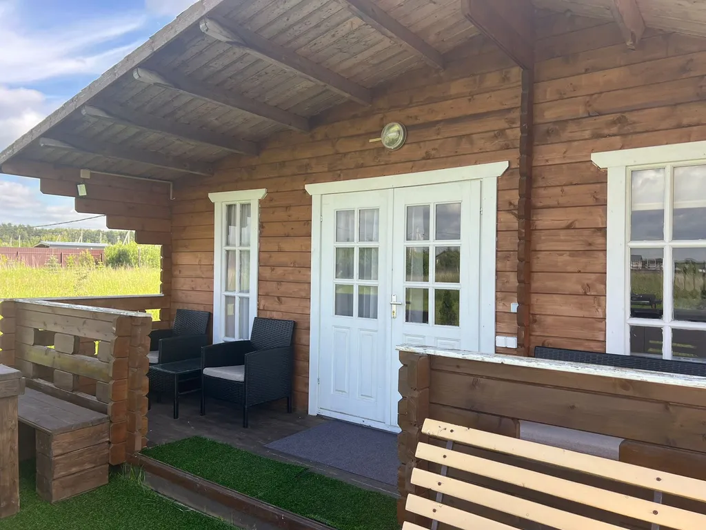 Коттедж Уютный домик на большом участке у озера — Никулино