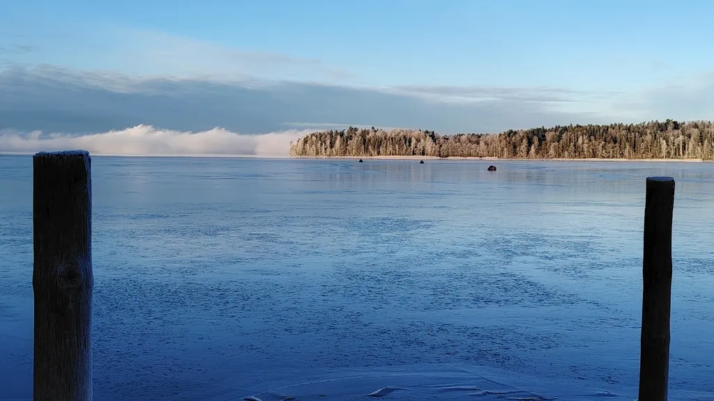 Дом с террасой на берегу Отрадного озера