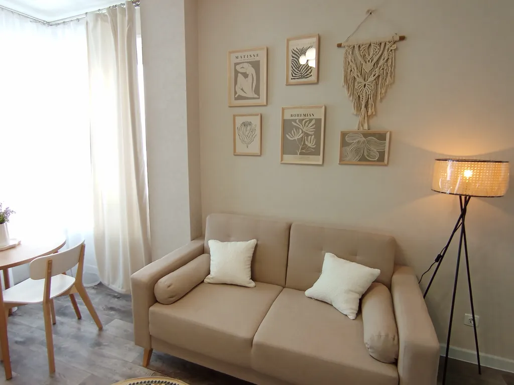 Квартира с видом на железнодорожный вокзал