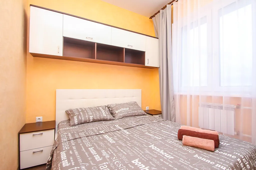 2 комнатная квартира возле тц Аура