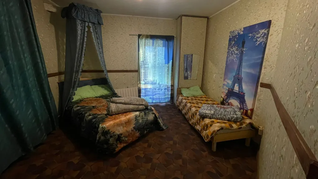 Коттедж на берегу пруда с бассейном