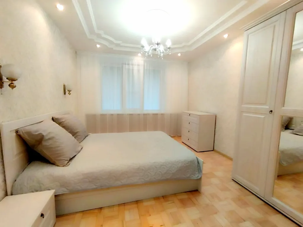 Просторная Квартира в 100 метрах от обновлённой набережной — аренда посуточно в Великий Новгород