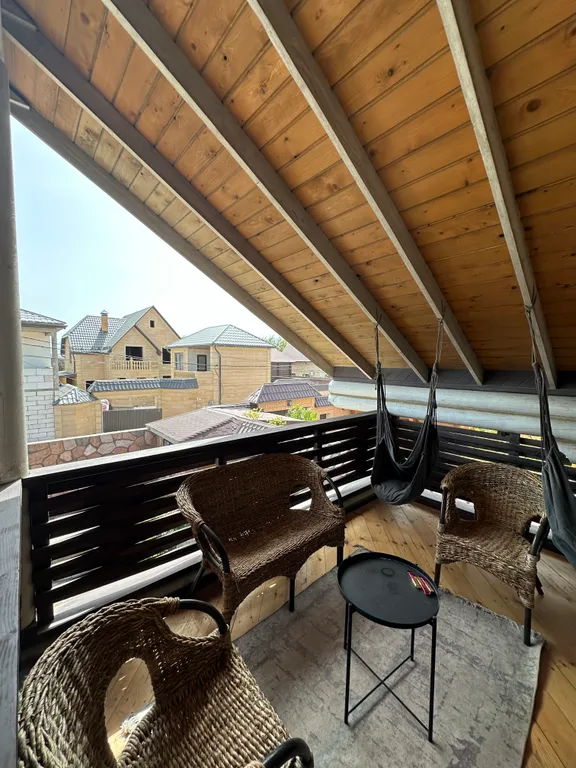 Дом из бруса на берегу моря с зоной барбекю и собственной парной