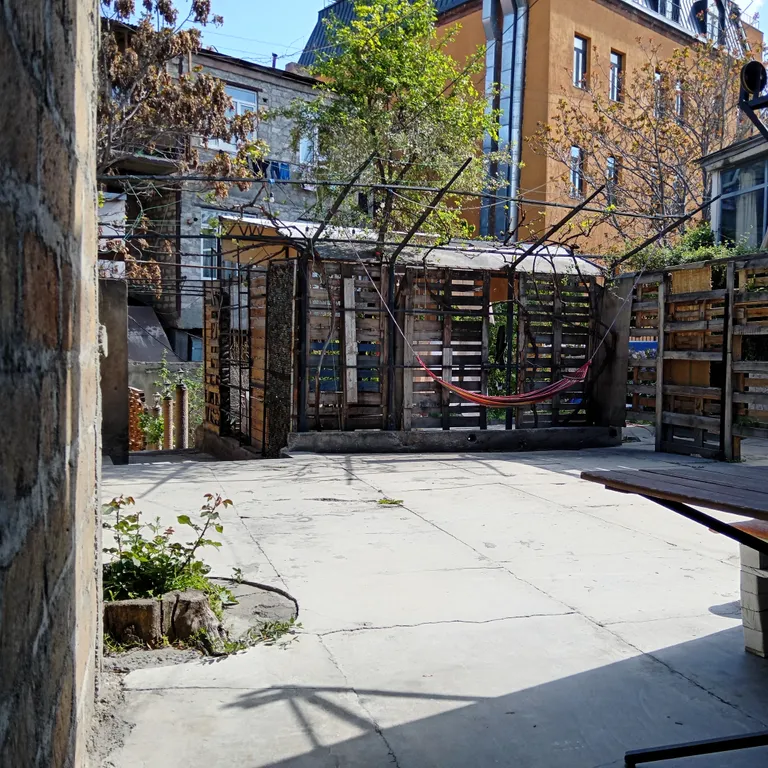 Уютный гостевой дом с частными комнатами и общим санузлом