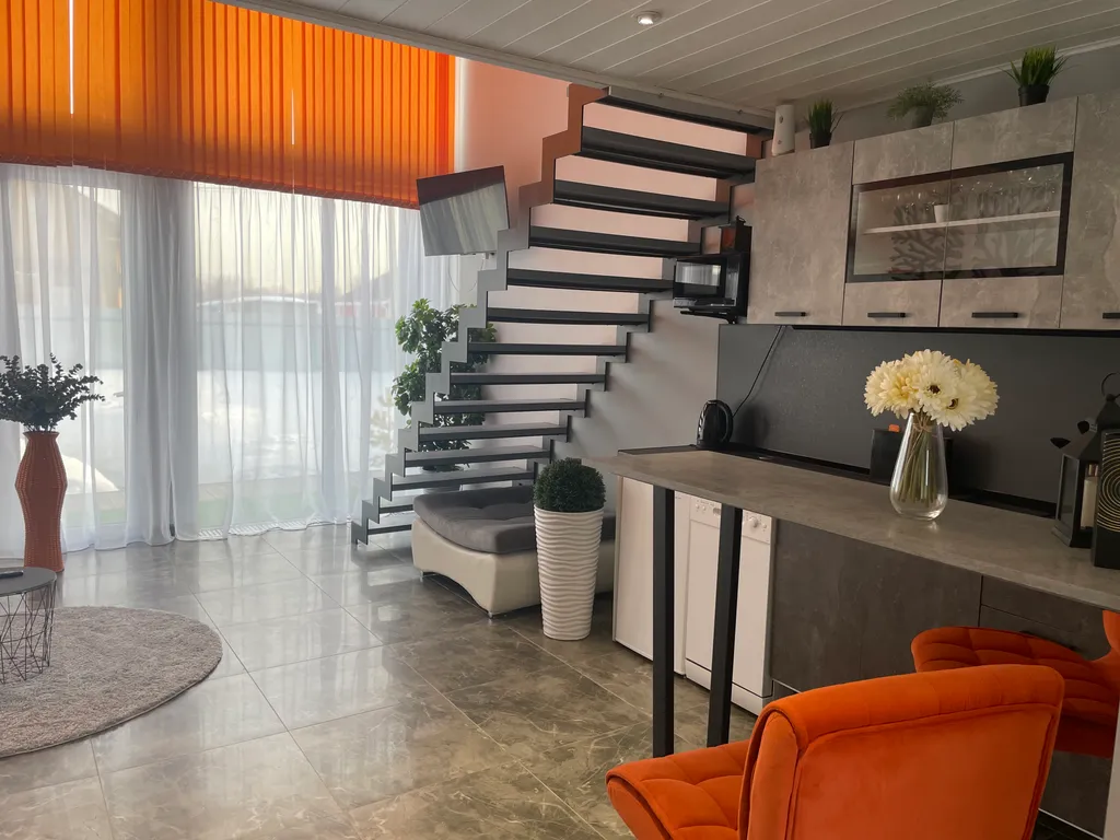 Дом в стиле барнхаус с тёплым бассейном и сауной