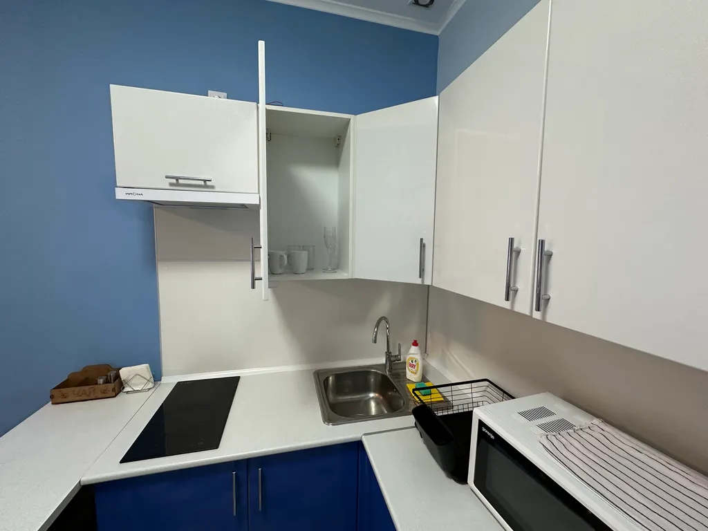 Голубая студия с видом на реку