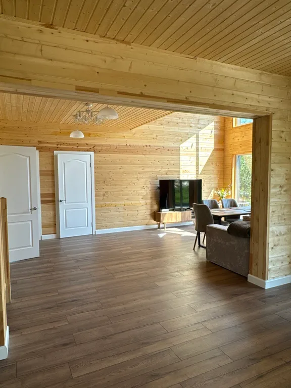 Видовой загородный дом с террасой и баней