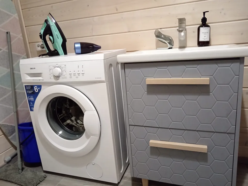 Коттедж Красивый дом у речки — Купанское