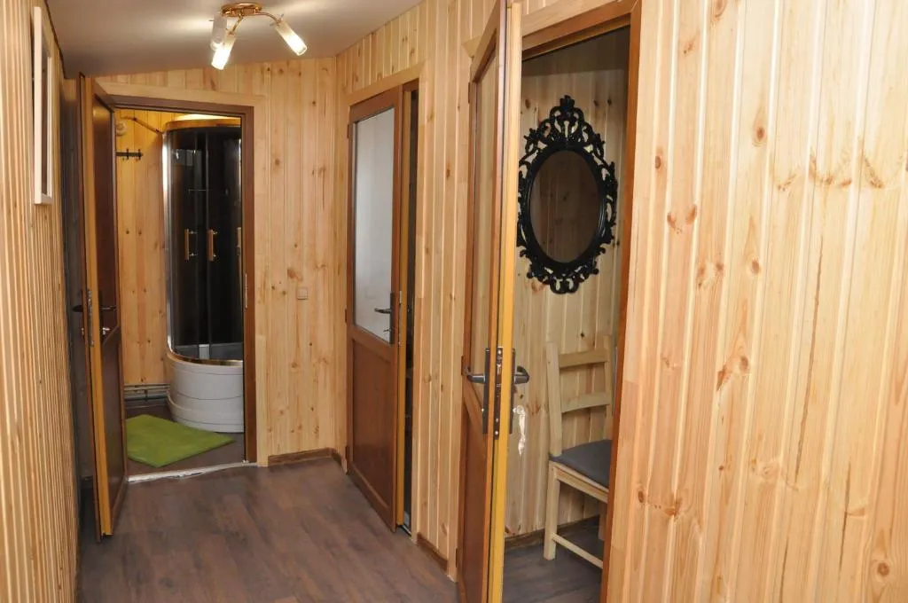 Двухкомнатный номер с видом на реку и бассейном