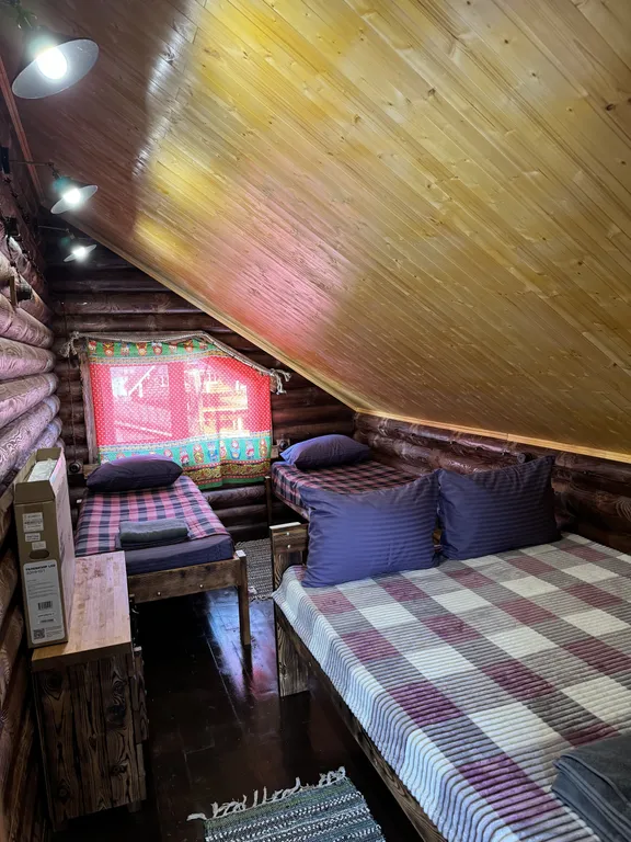 Двухэтажный сруб для большой компании