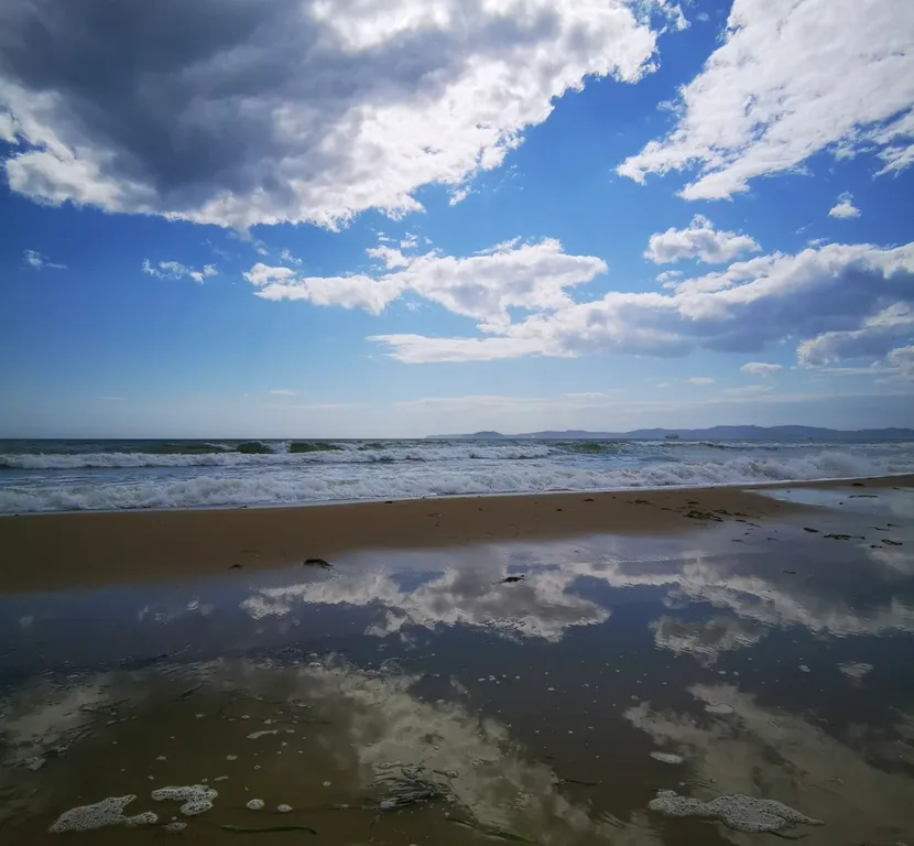 Современная квартира вблизи моря