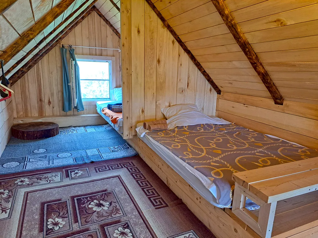 Уединенный дом с мансардой