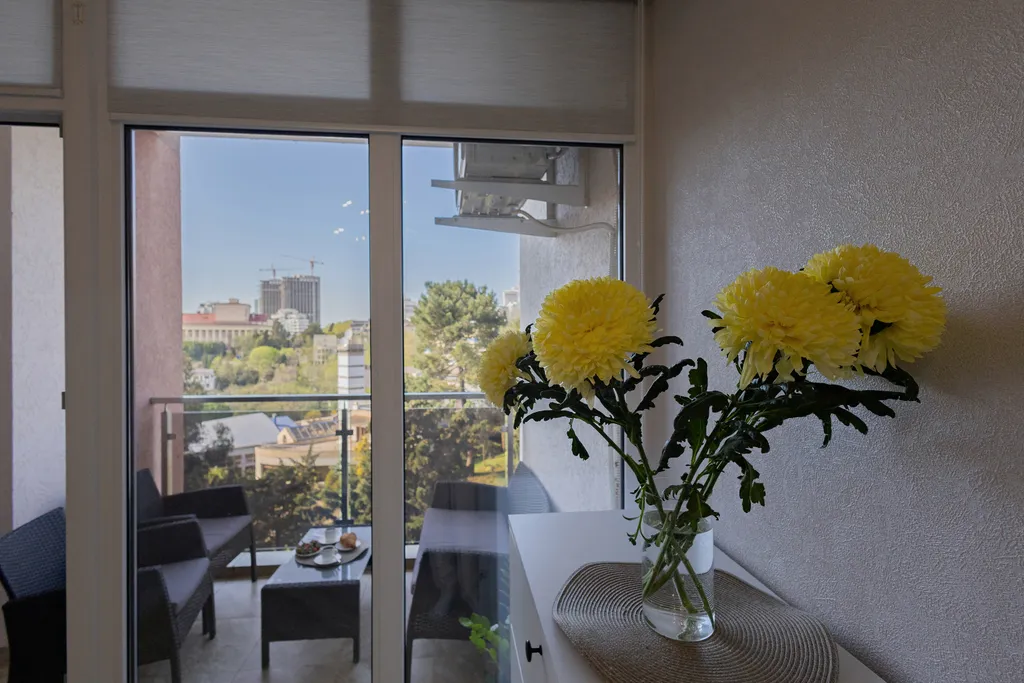 Двухкомнатные апартаменты с балконом рядом с морем