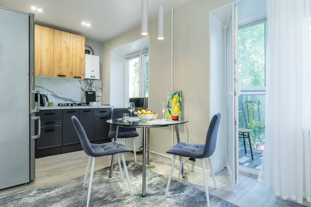 Уютная и светлая студия рядом с центром-идеально для отдыха и работы.