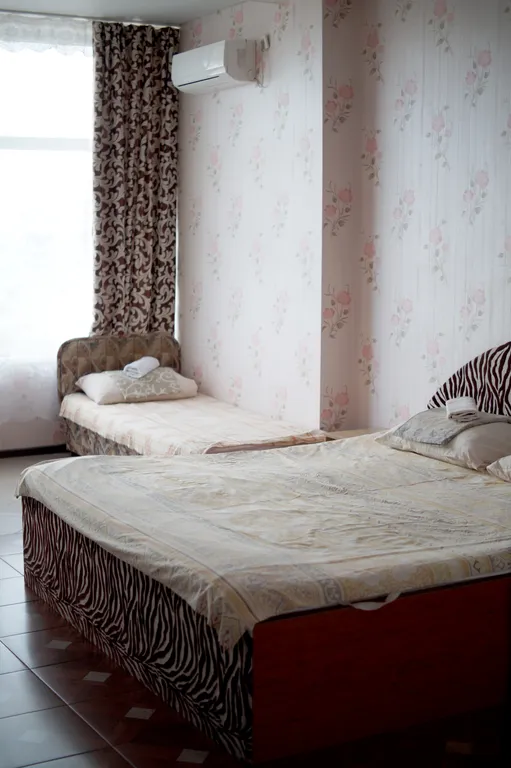 Четырехместный номер с отоплением и со всеми удобствами