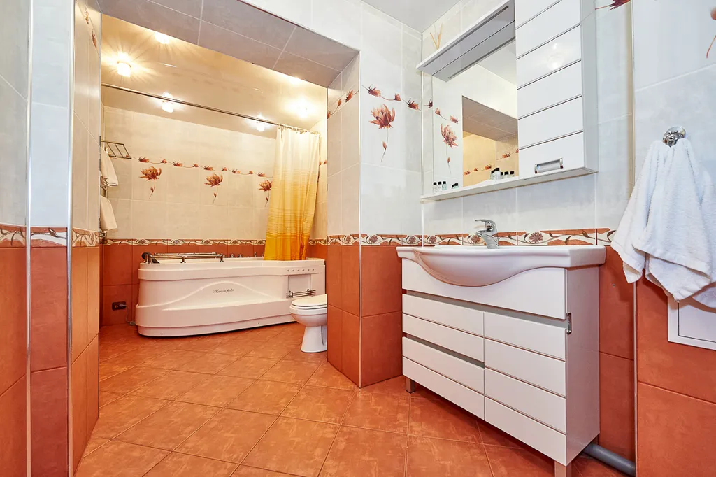 Большая теплая квартира с джакузи и видом на лес и детскую площадку