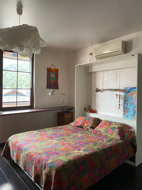 Просторная бохо студия с панорамным видом на горы