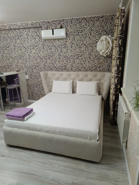 Уютная студия в парковом с панорамным балконом и свежим ремонтом