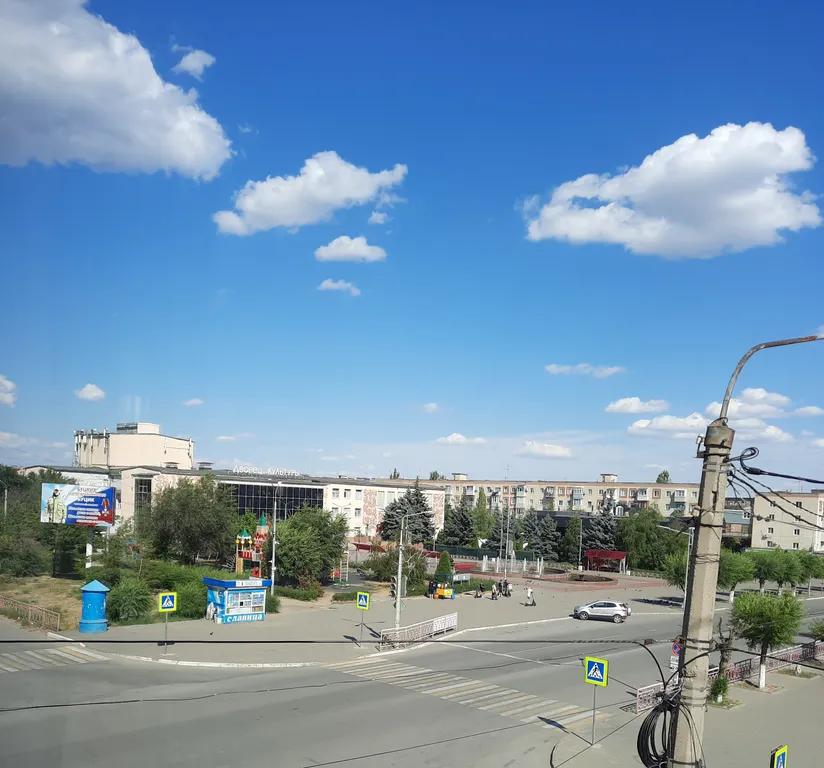 Квартира с евроремонтом в центре города, с видом на Волгу и ресторан