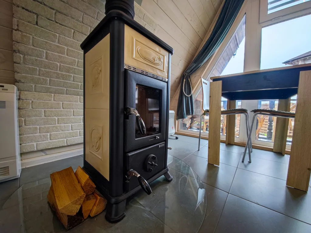 Уютный домик в виде шалаша для спокойного отдыха