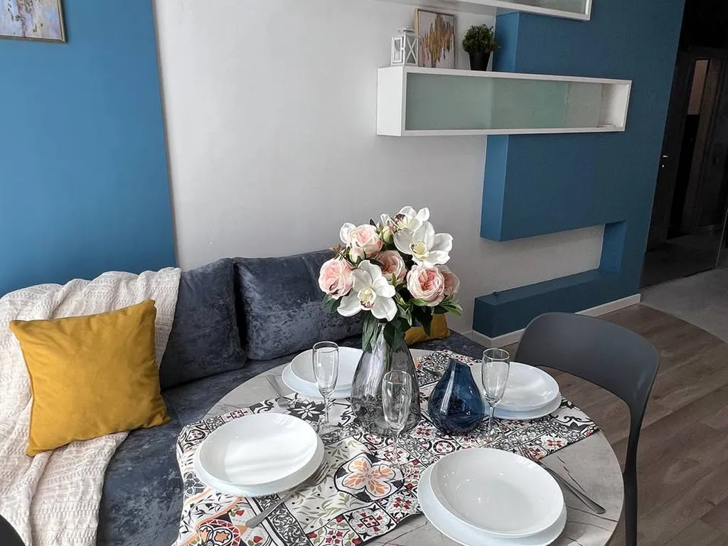 Современная квартира с панорамным видом на Волгу (Уютный Дом)