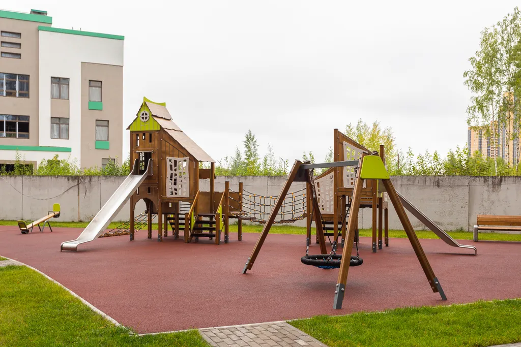 Студия у метро Парнас