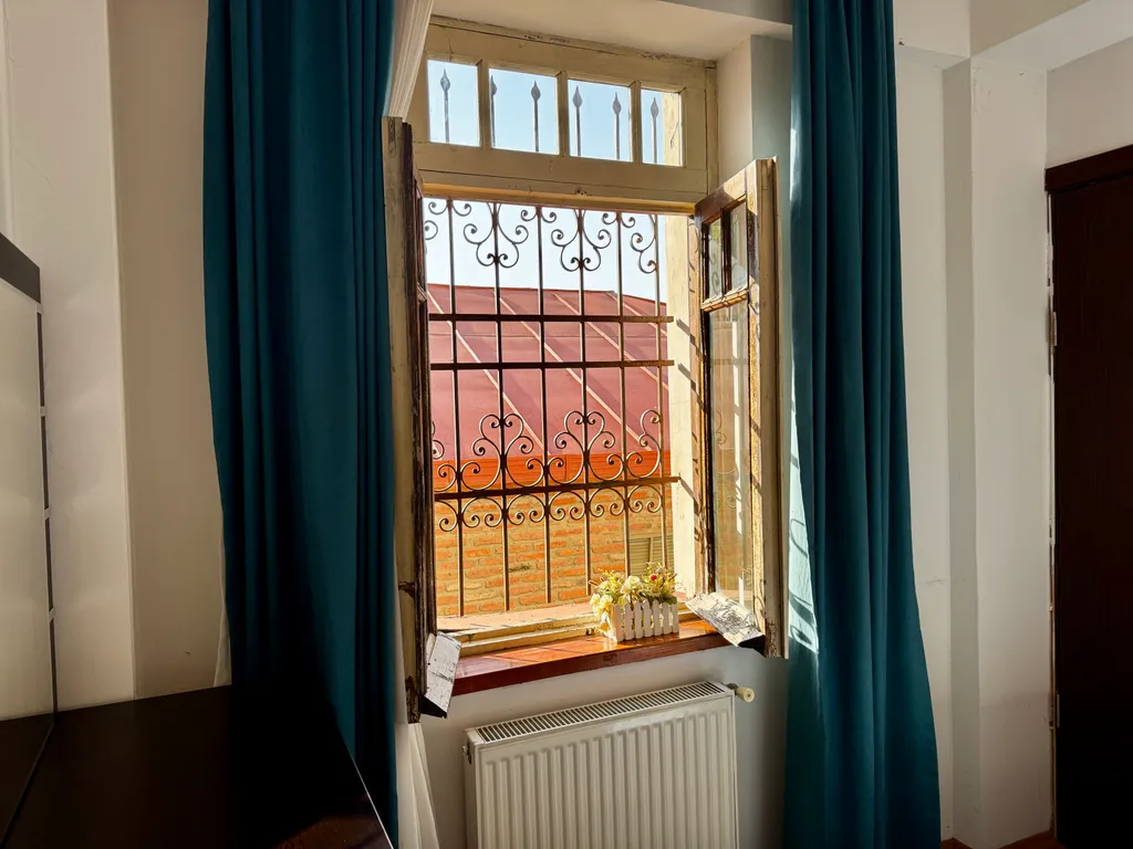 Трёхкомнатные апартаменты в Старом городе с видом на весь Тбилиси