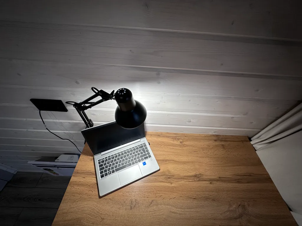 Коттедж Уютный современный дом в сосновом лесу у озера — Запорожское